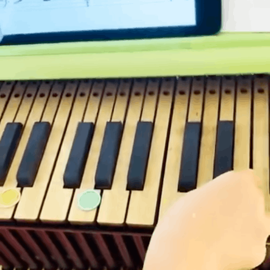 Comment aider un enfant à mémoriser un morceau de piano ?